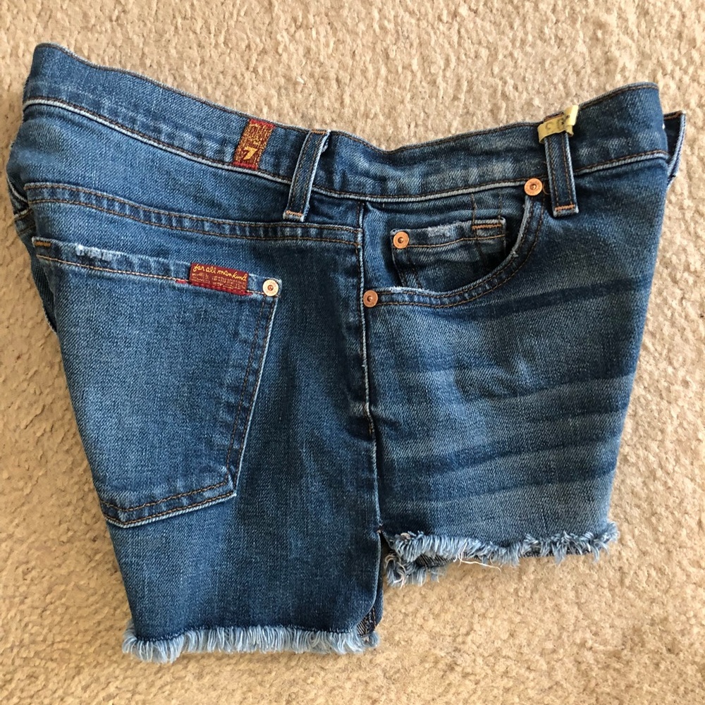 Shorts - Picture 3 of 3